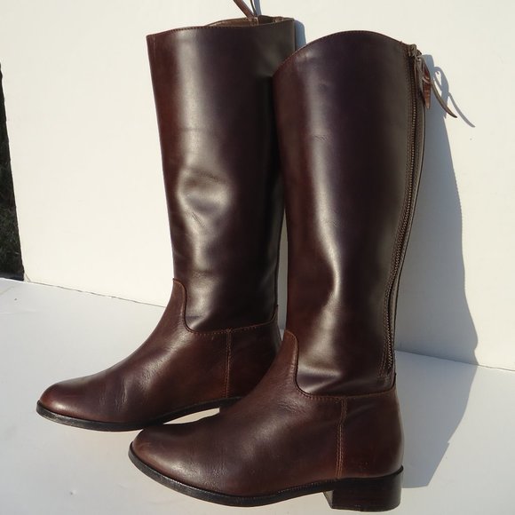 SIZE 6 B. COLE HAAN brown leather riding boots. - Picture 5 of 16